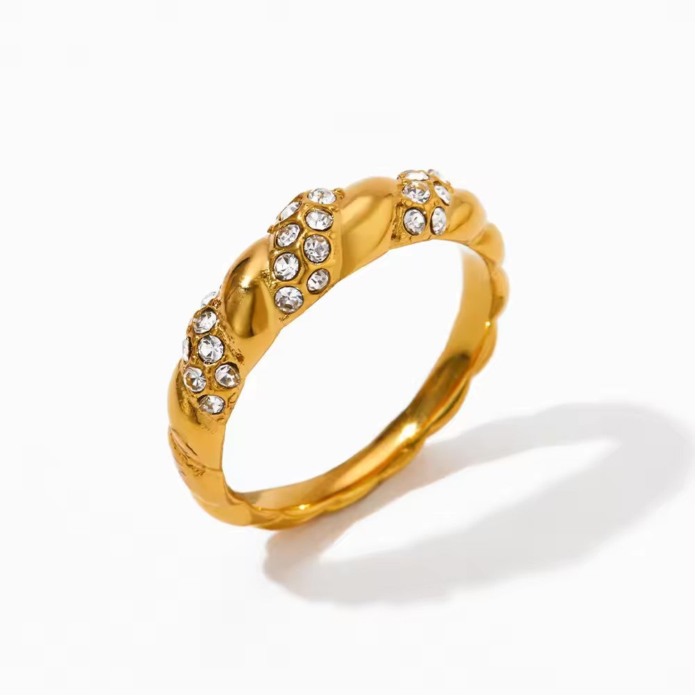 Monique Ring