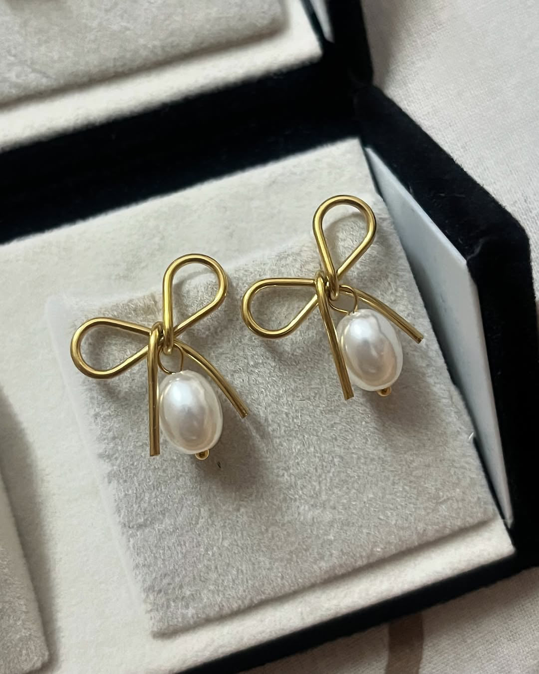 @devikavinayek - grace bow earrings