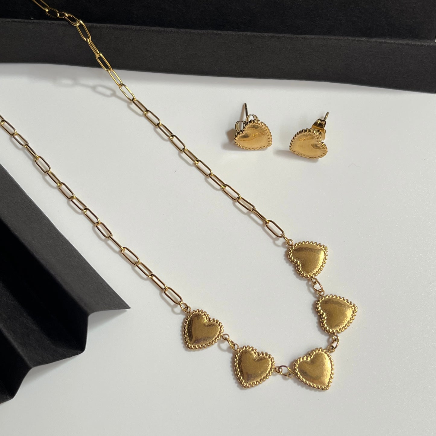 Amorist Choker Set