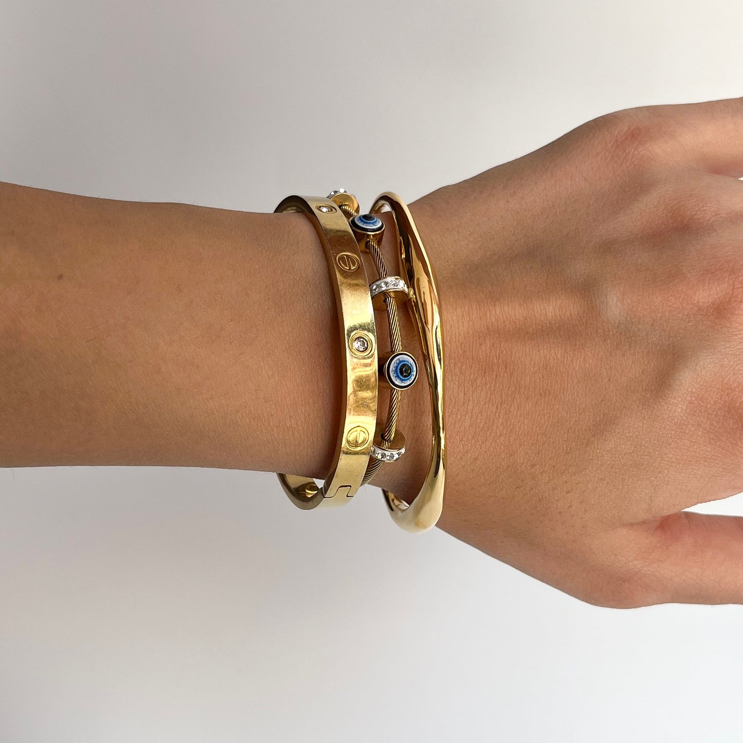 Leher Cuff