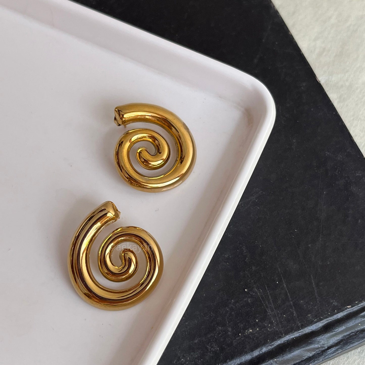 Swirl Studs