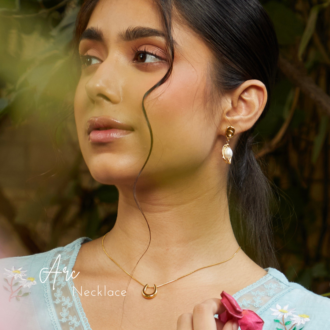 Arc Necklace