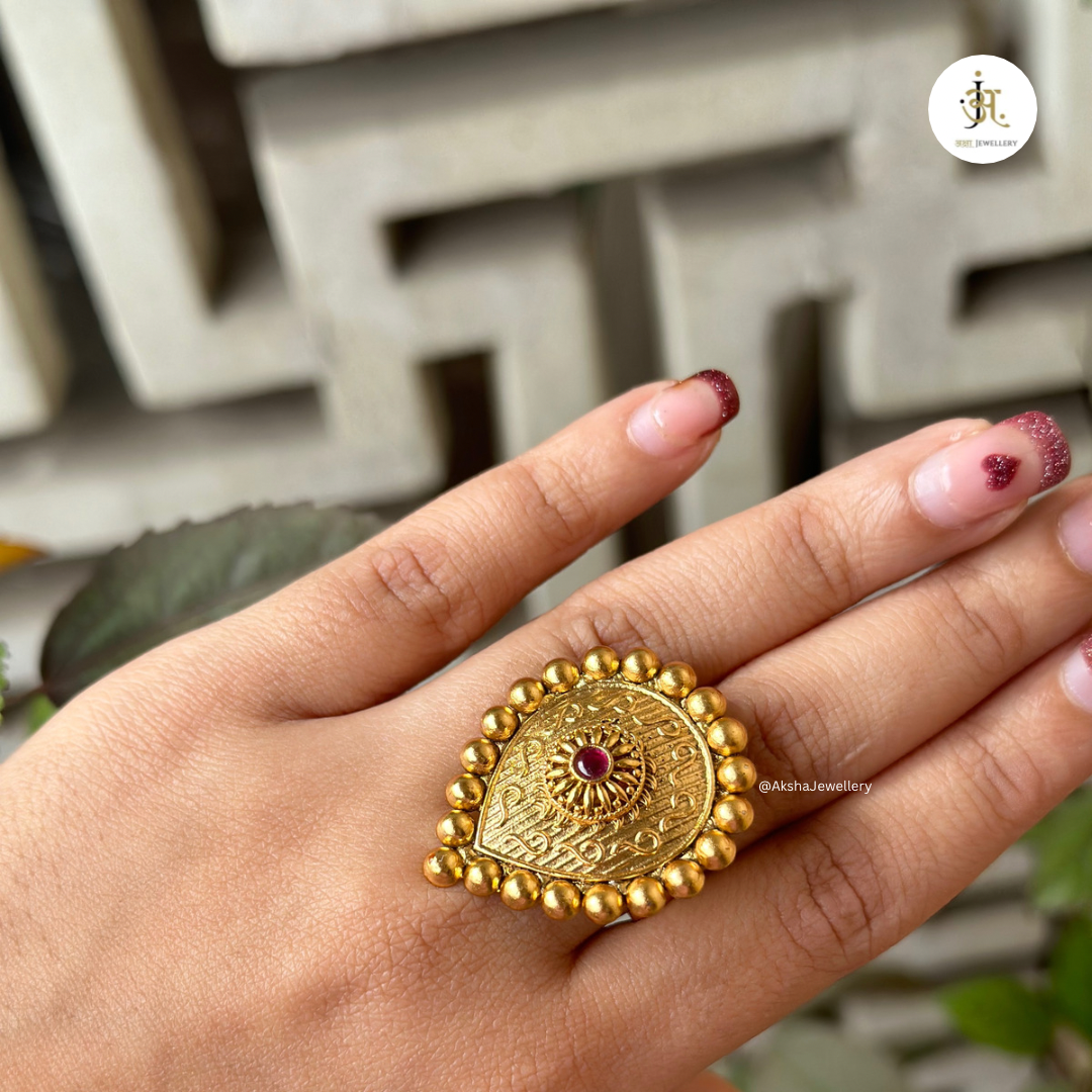 Meera Gold Ring