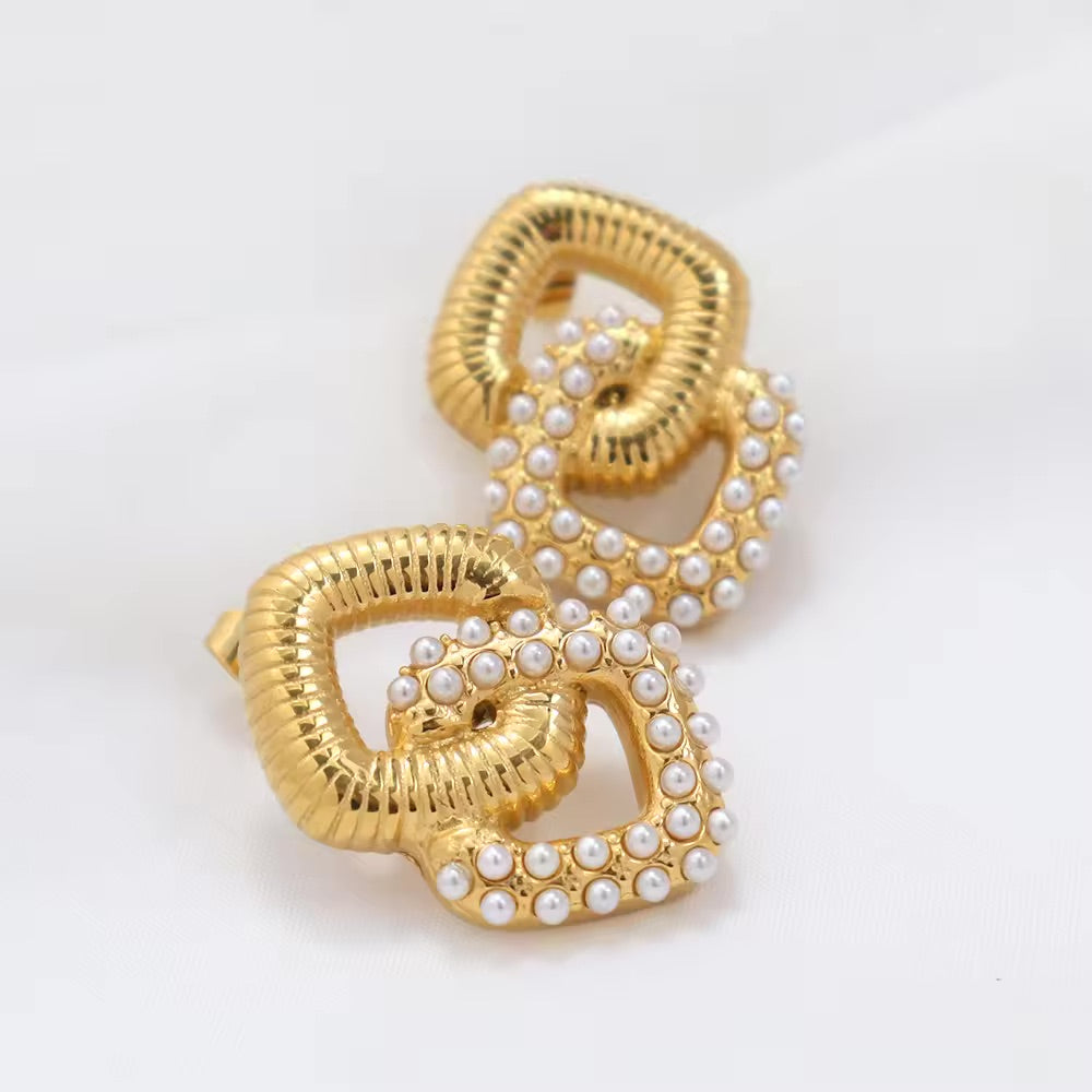 Monique Studs