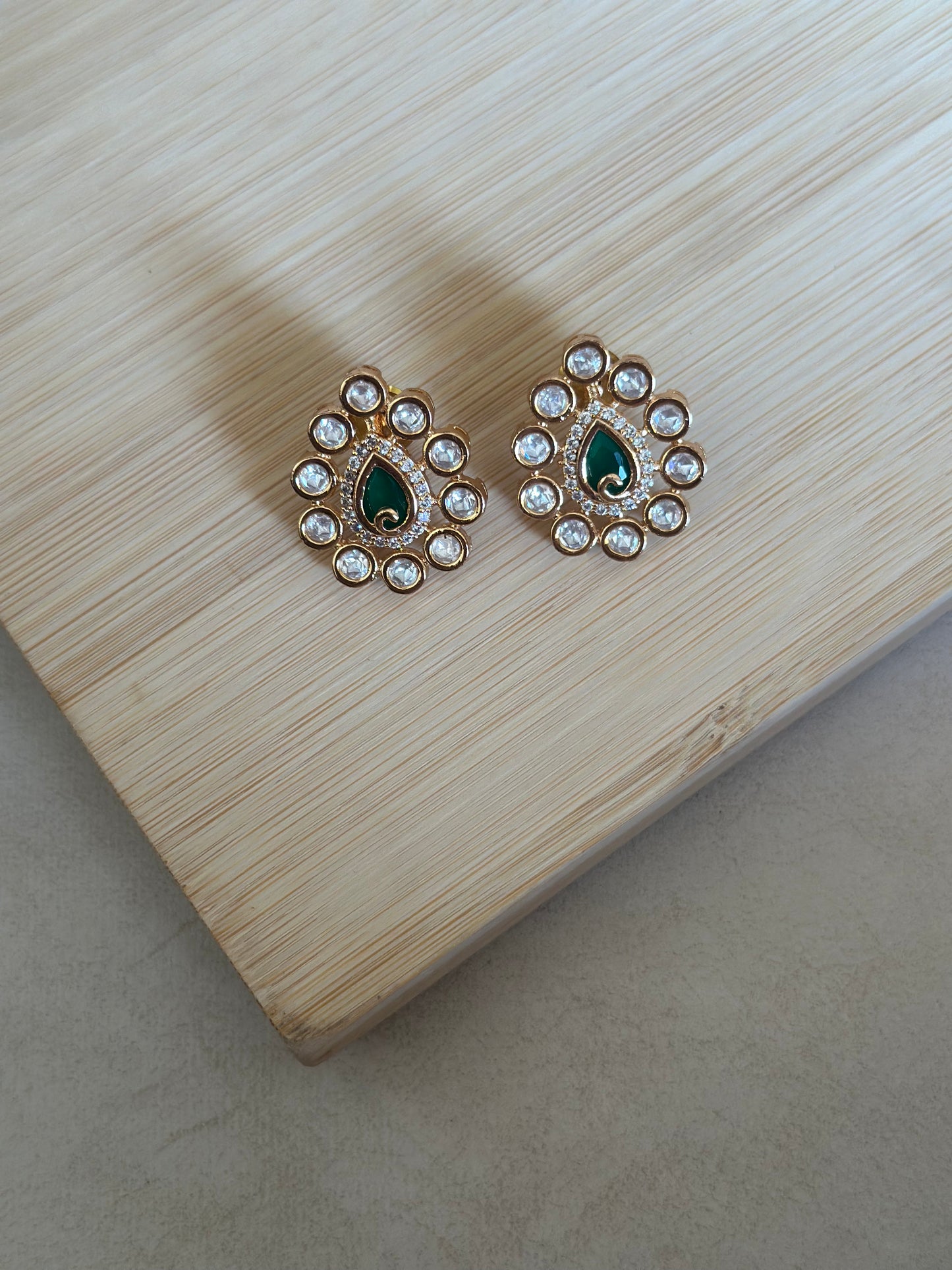 Yauvani Tyani Kundan Studs