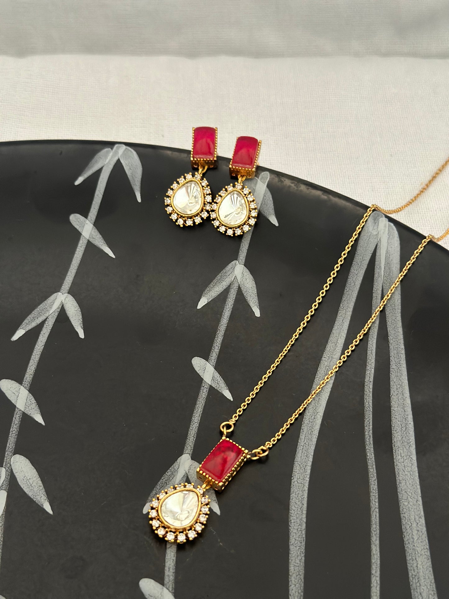 Roseate- Moissanite Polki Pendant Set